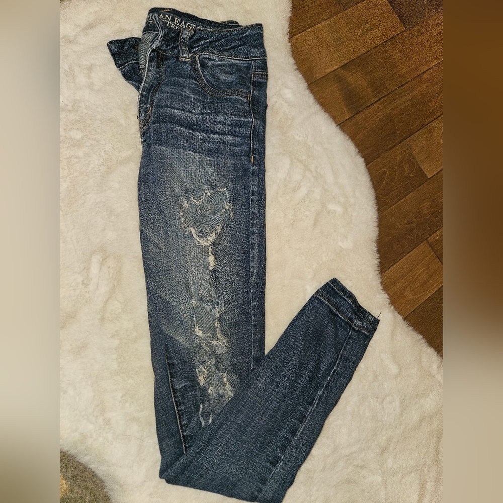 American eagle distressed jeans